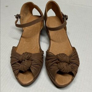 Gentle Souls Tan Women's Sandals By Kenneth Cole